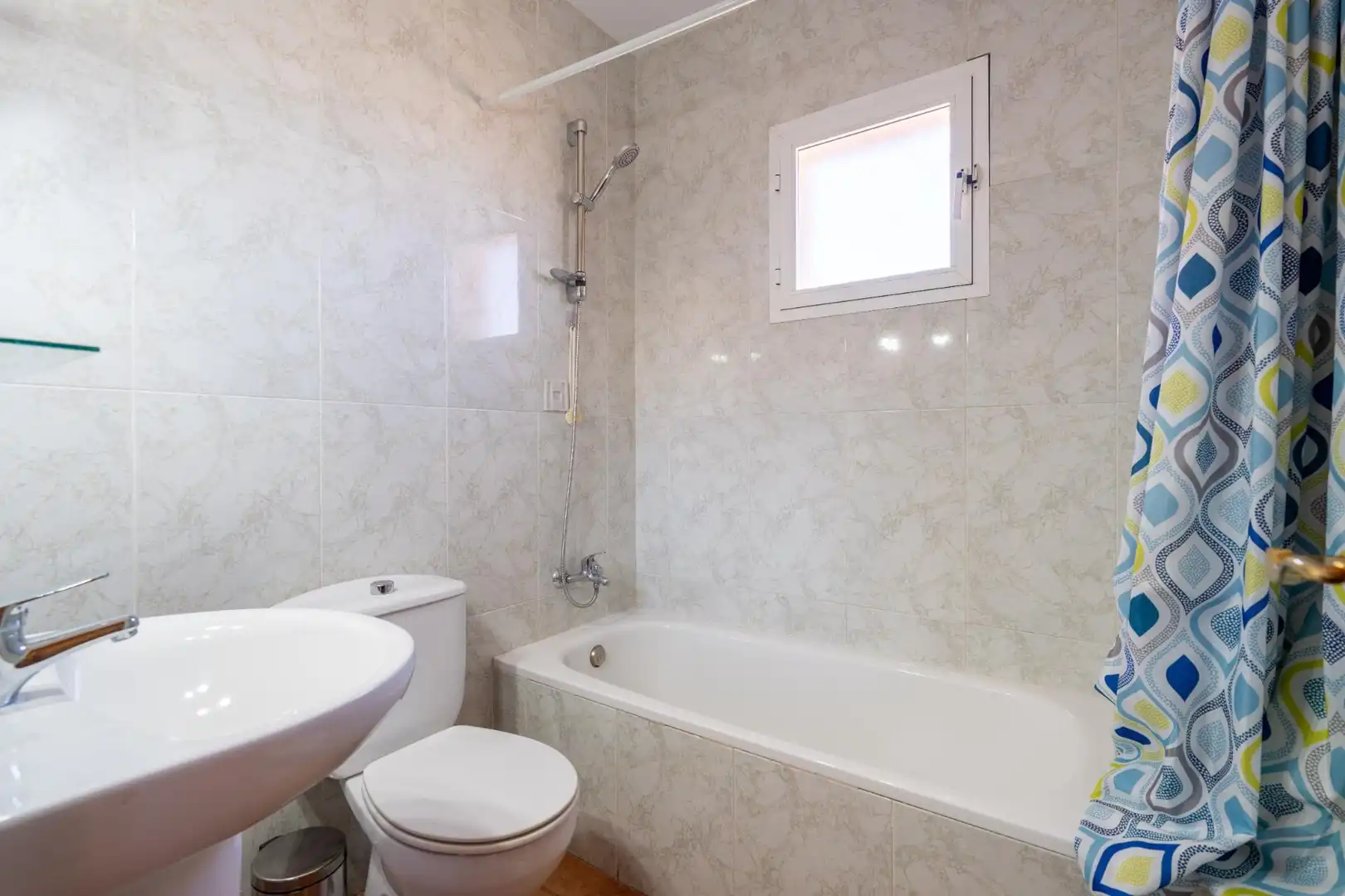 Badezimmer von Maisonette zum Verkauf in Vícar mit Klimaanlage, Heizung und Privatgarten