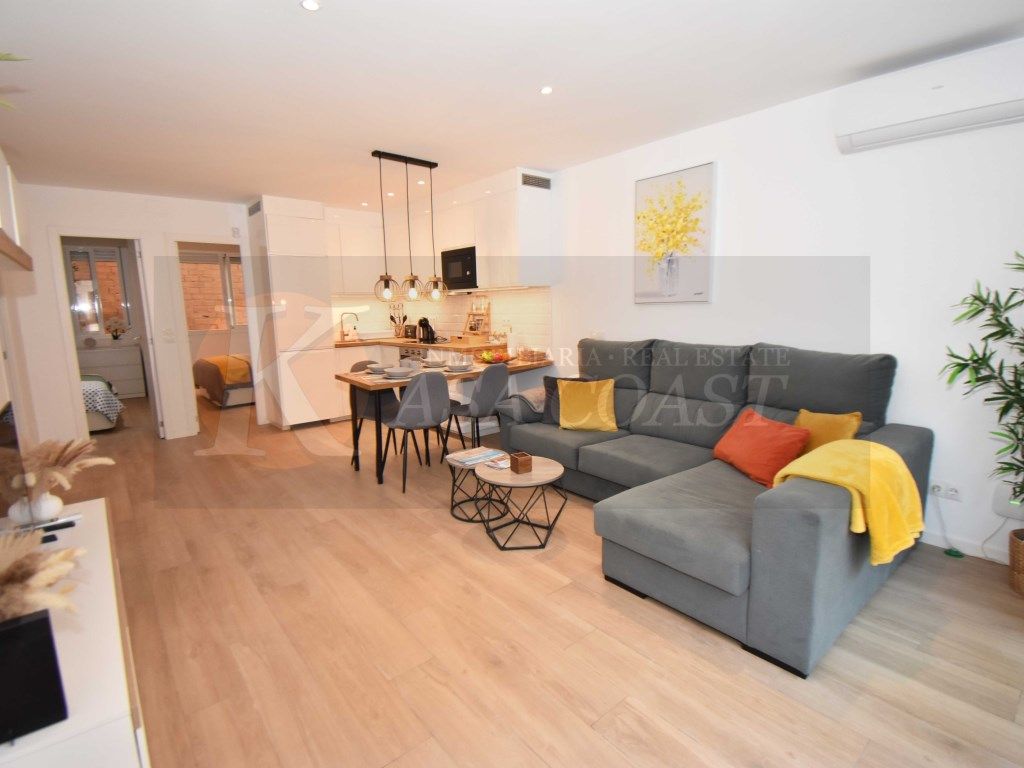 Living room of Flat for sale in Fuengirola  with Air Conditioner, Terrace and Furnished