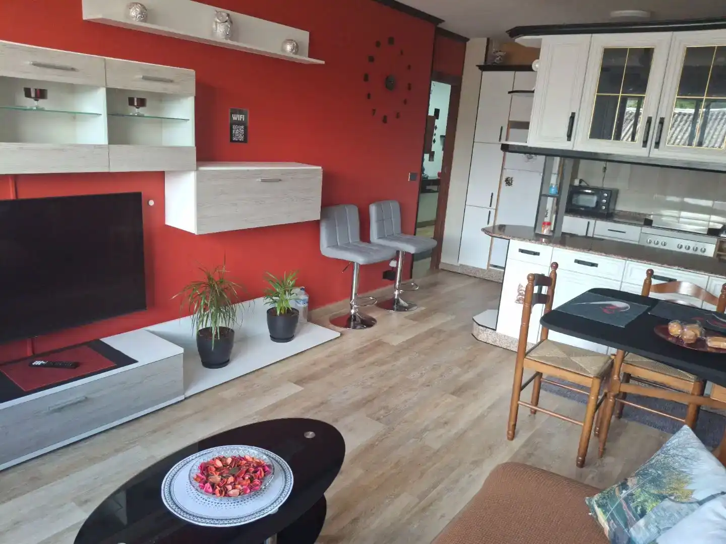 Wohnzimmer von Wohnung zur Miete in Sarria mit Parkett, Abstellraum und Möbliert