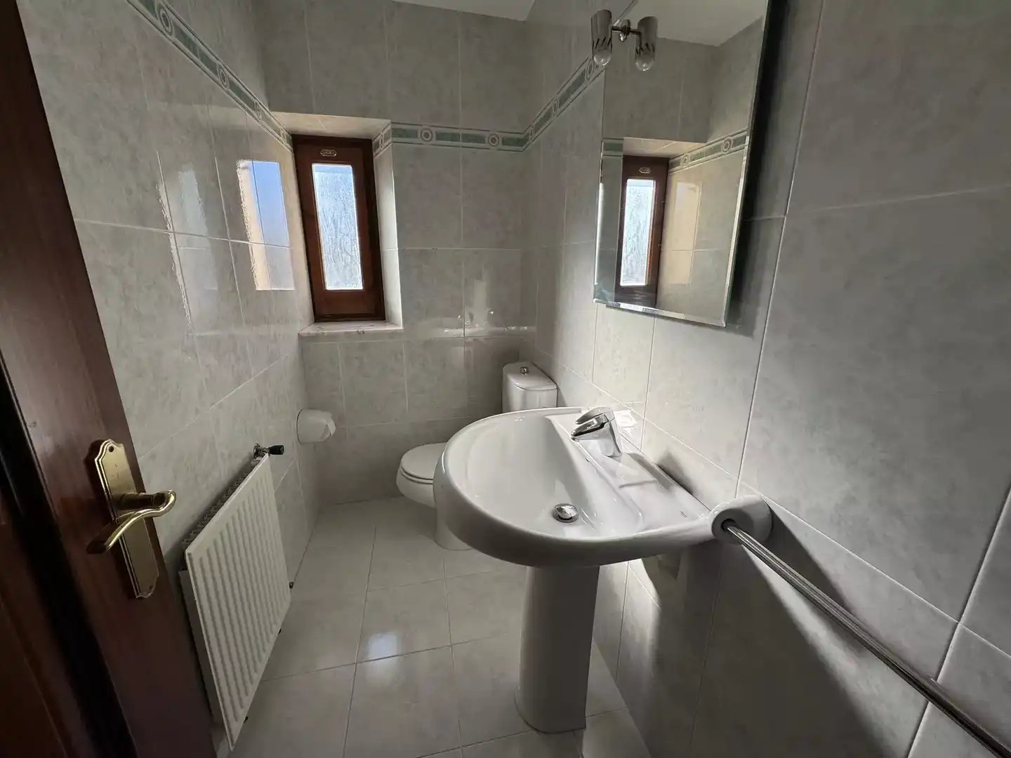 Bany de Casa o xalet en venda en Borrassà amb Parquet, Terrassa i Piscina