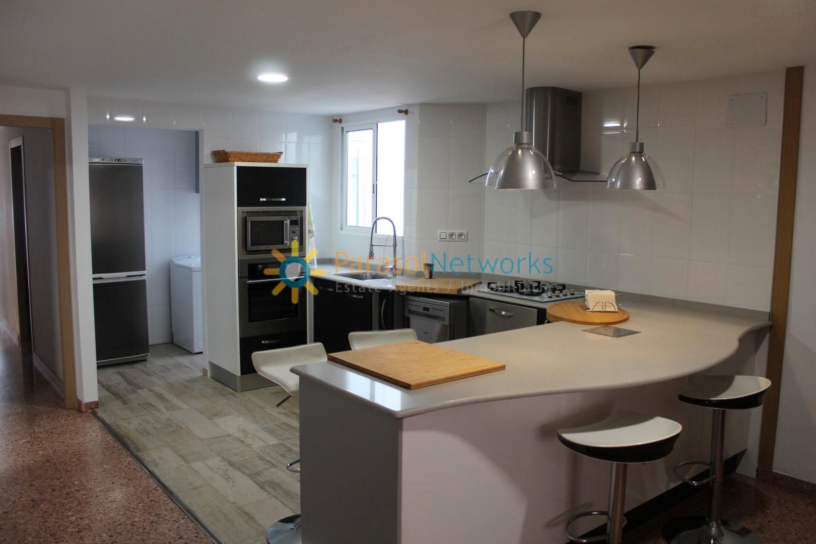 Cocina de Piso de alquiler en Oliva con Aire acondicionado, Amueblado y Horno