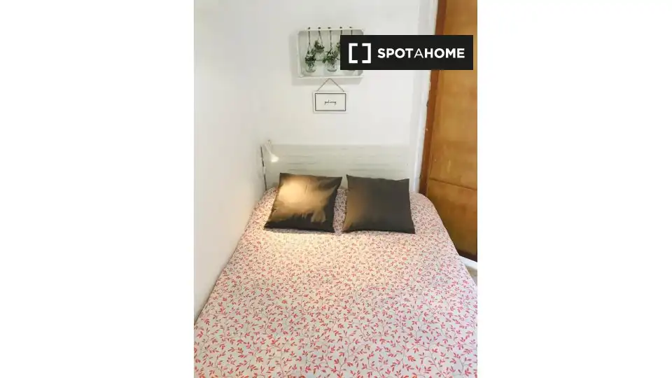 Bedroom of Flat for share in Centro