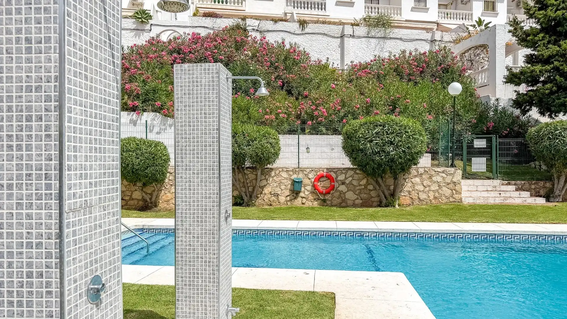 Piscina de Casa adosada en venda en Benalmádena amb Aire condicionat, Calefacció i Jardí privat