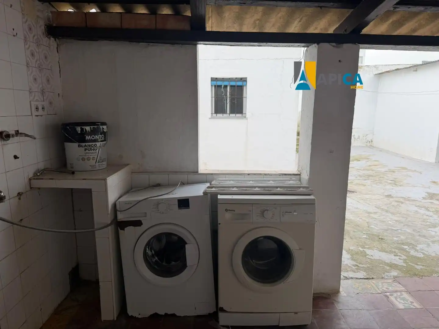 Detached homes for sale in Chiclana de la Frontera  with Storage room