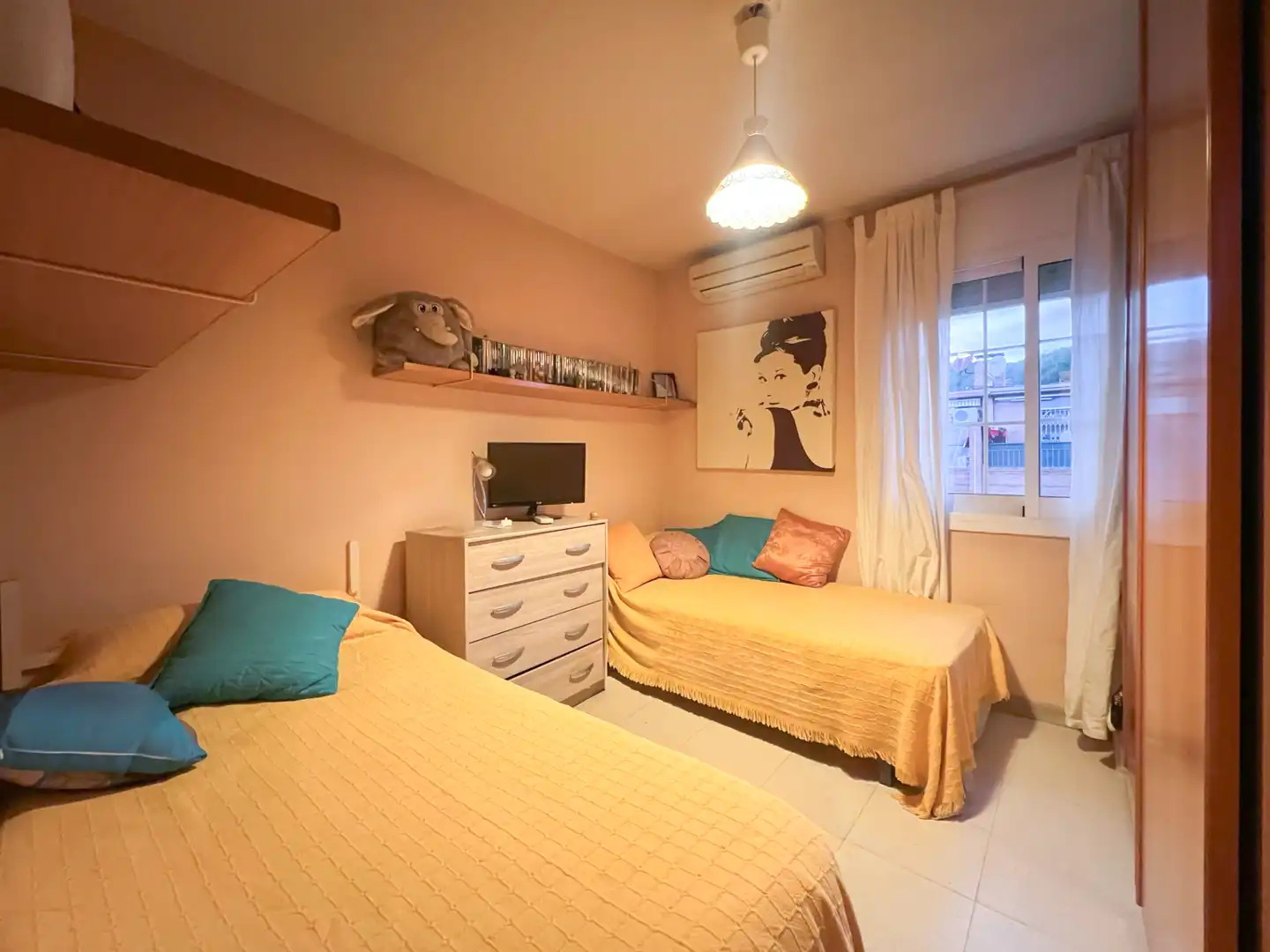 Schlafzimmer von Einfamilien-Reihenhaus zum Verkauf in Mollet del Vallès mit Klimaanlage, Heizung und Privatgarten