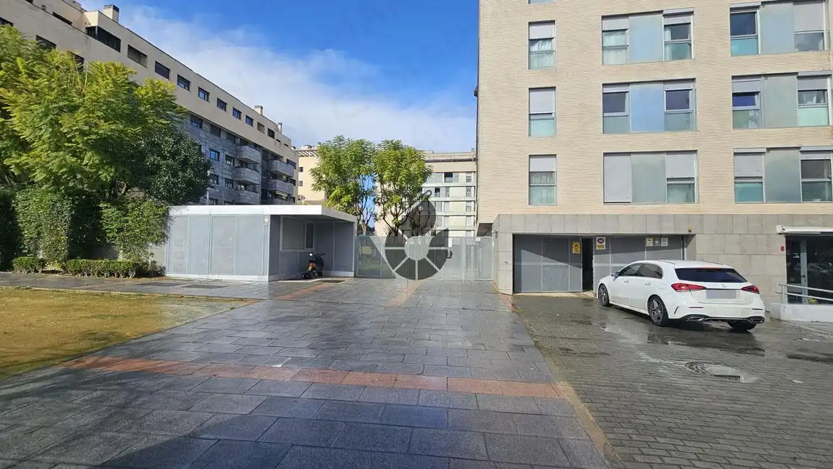 Parking de Piso en venta en Mairena del Aljarafe con Aire acondicionado, Trastero y Piscina comunitaria