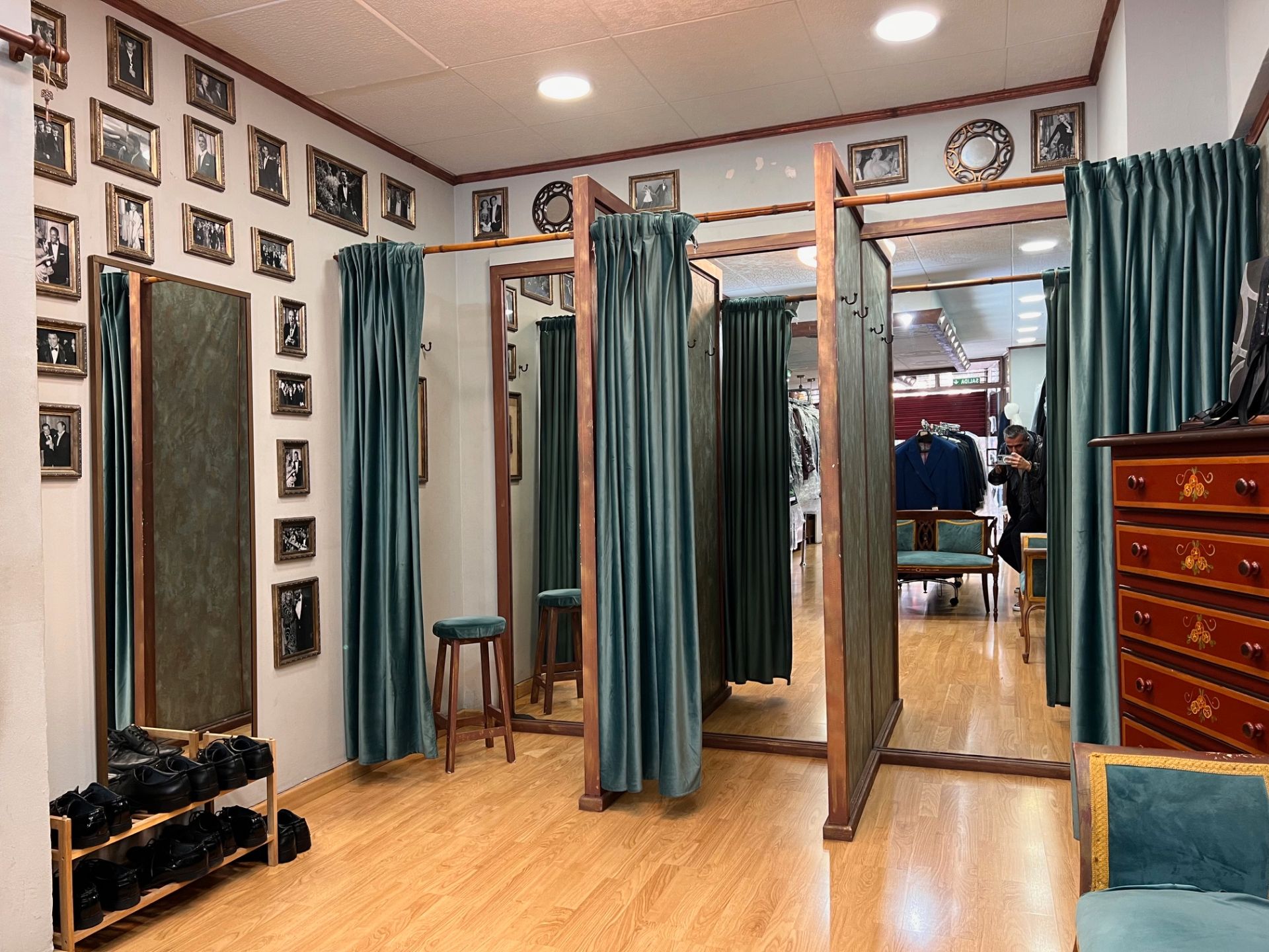 Local en traspaso en  Barcelona Capital con Parquet y Amueblado