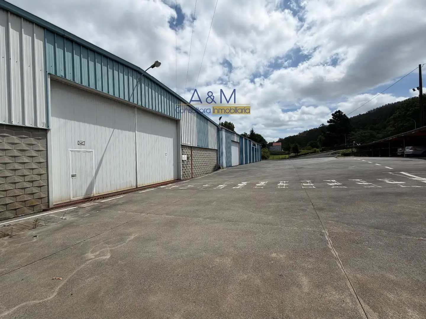 Vista exterior de Nau industrial en venda en Cerdido