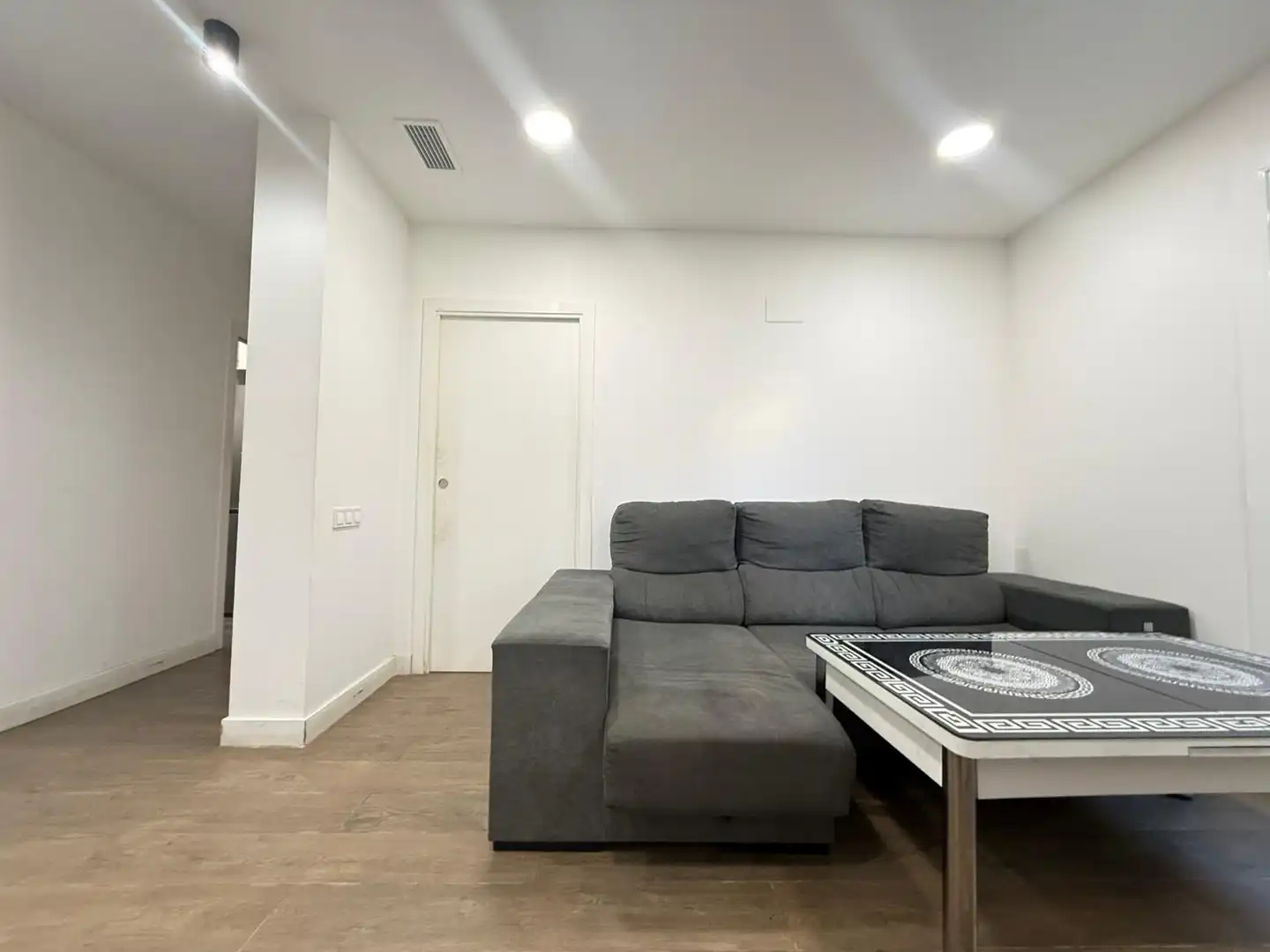 Sala d'estar de Planta baixa en venda en L'Hospitalet de Llobregat amb Terrassa