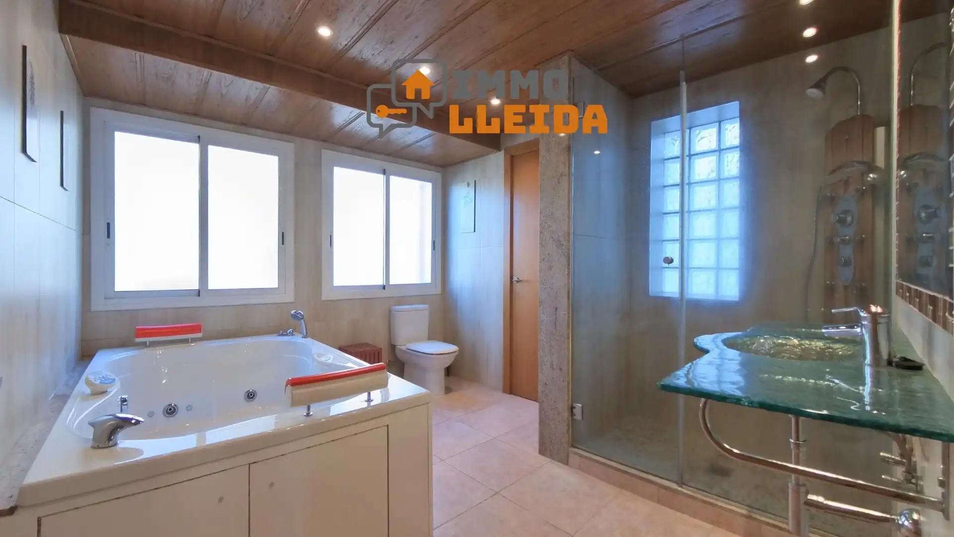 Baño de Casa adosada en venta en Balaguer con Calefacción y Terraza