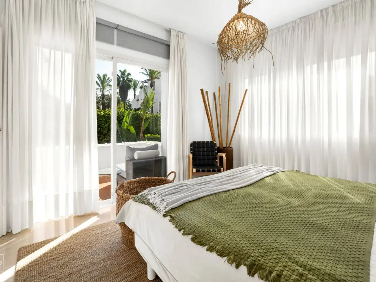 Bedroom of Apartments for sale in Nueva Andalucía
