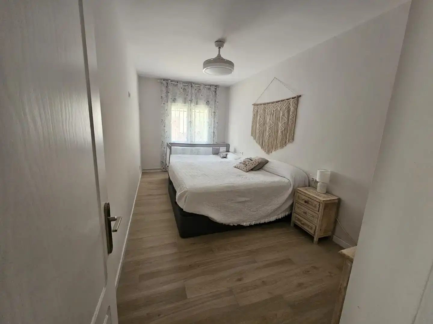 Dormitori de Casa o xalet en venda en Villena amb Aire condicionat i Piscina