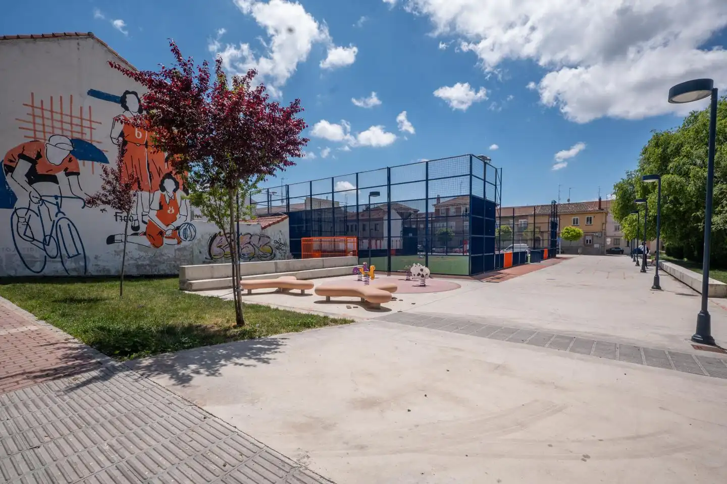 Außenansicht von Erdgeschoss zum Verkauf in Ávila mit Heizung, Privatgarten und Terrasse