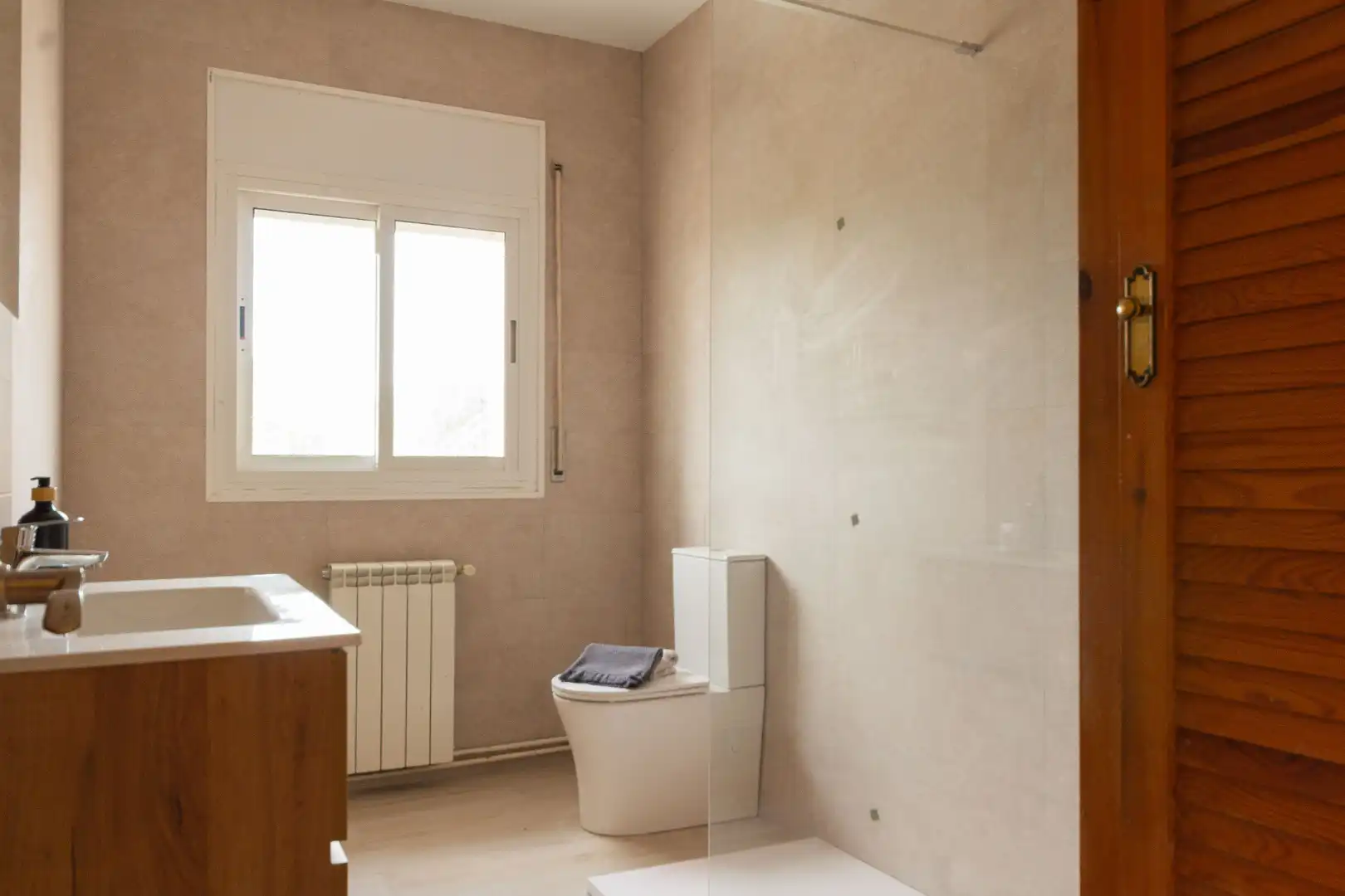 Bathroom of Houses for sale in Castellví de la Marca  with Air Conditioner, Heating and Private garden
