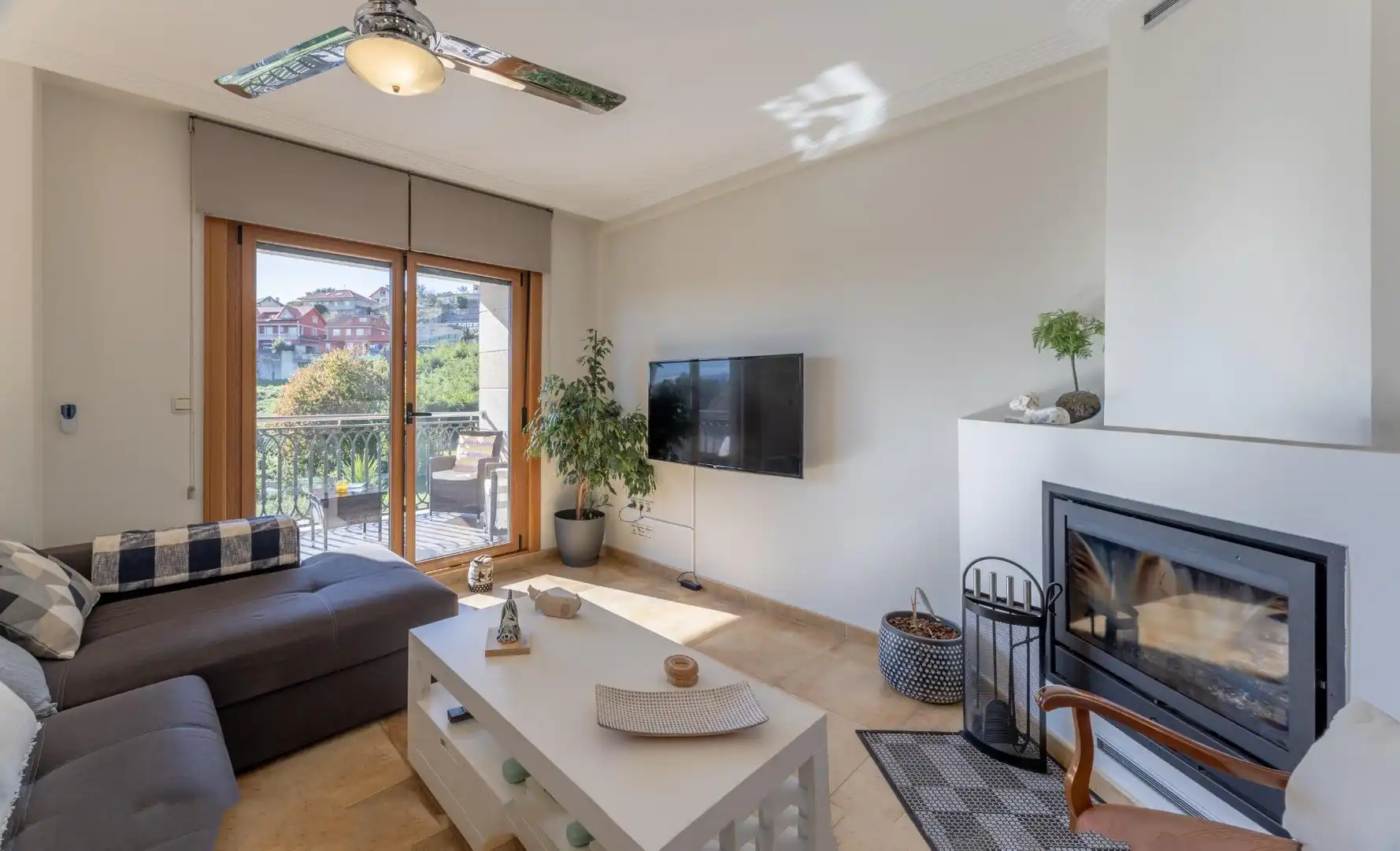 Sala de estar de Casa adosada en venta en Moaña con Calefacción, Terraza y Amueblado