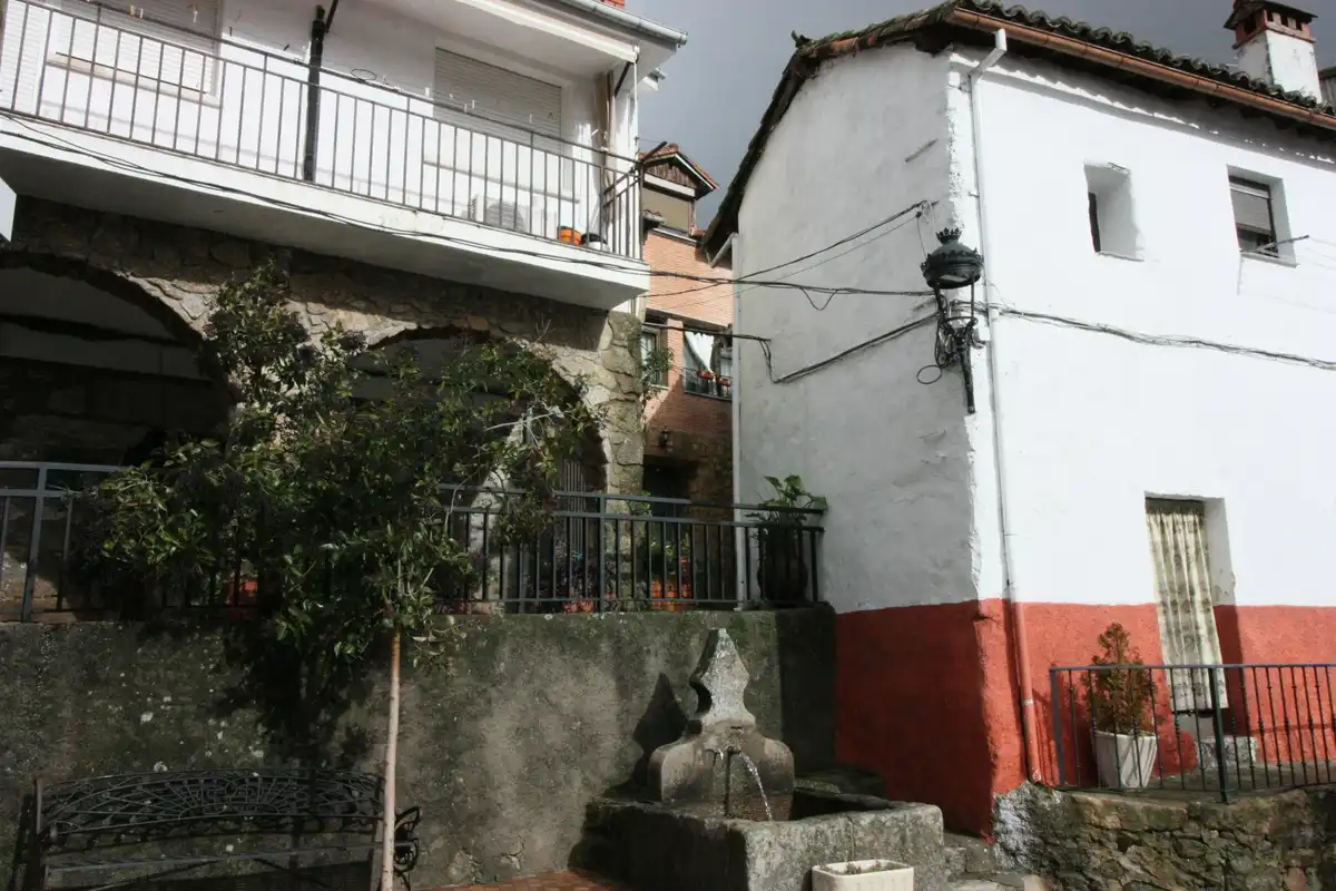 Vista exterior de Casa o chalet en venta en Arenas de San Pedro con Calefacción, Parquet y Amueblado