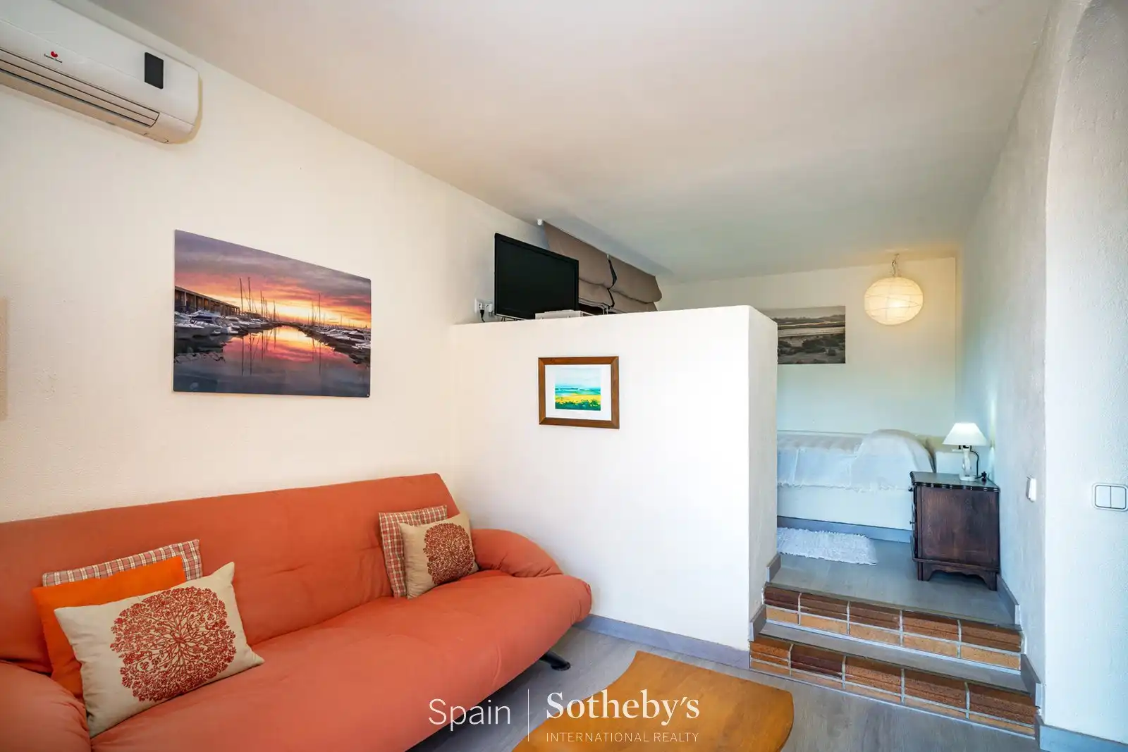 House with pool for sale in Carrer Osca, imagen 21