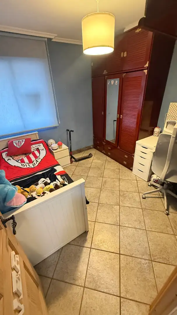 Dormitori de Pis en venda en Barakaldo  amb Calefacció i Moblat