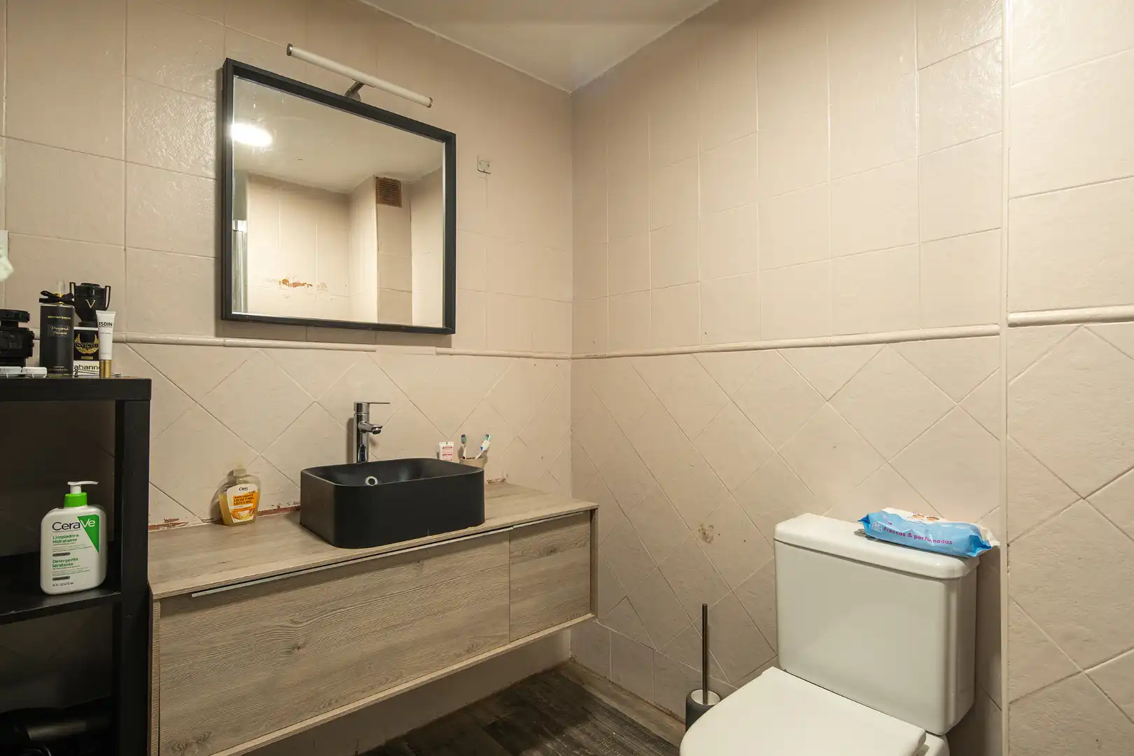 Bathroom of Flat for sale in Granada  with Air Conditioner, Parquet flooring and Terrace