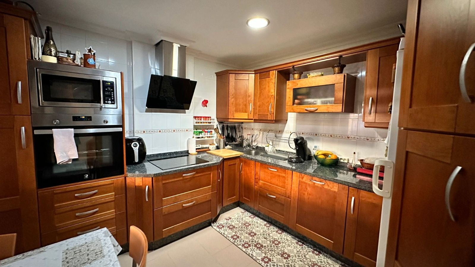 Cuina de Casa o xalet en venda en Alhaurín de la Torre amb Aire condicionat, Calefacció i Moblat