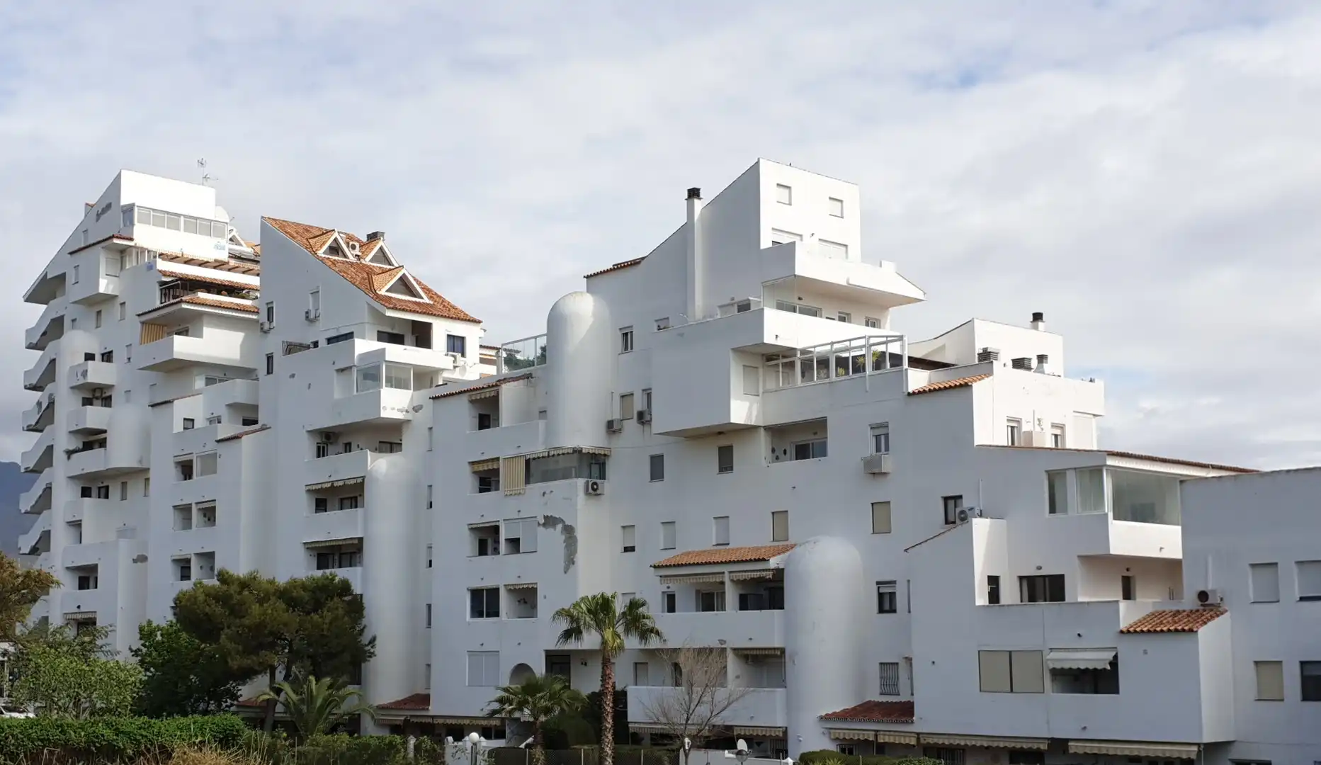 Außenansicht von Maisonette zur Miete in Estepona mit Klimaanlage, Terrasse und Schwimmbad