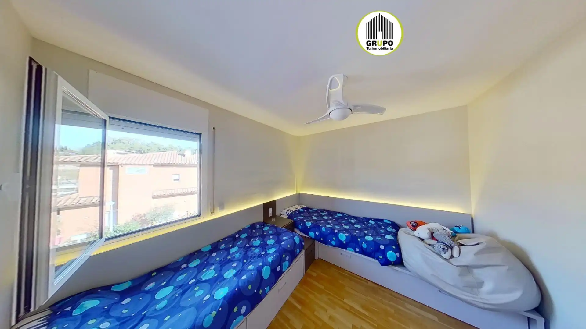 Bedroom of Flat for rent in Begues  with Heating, Private garden and Parquet flooring