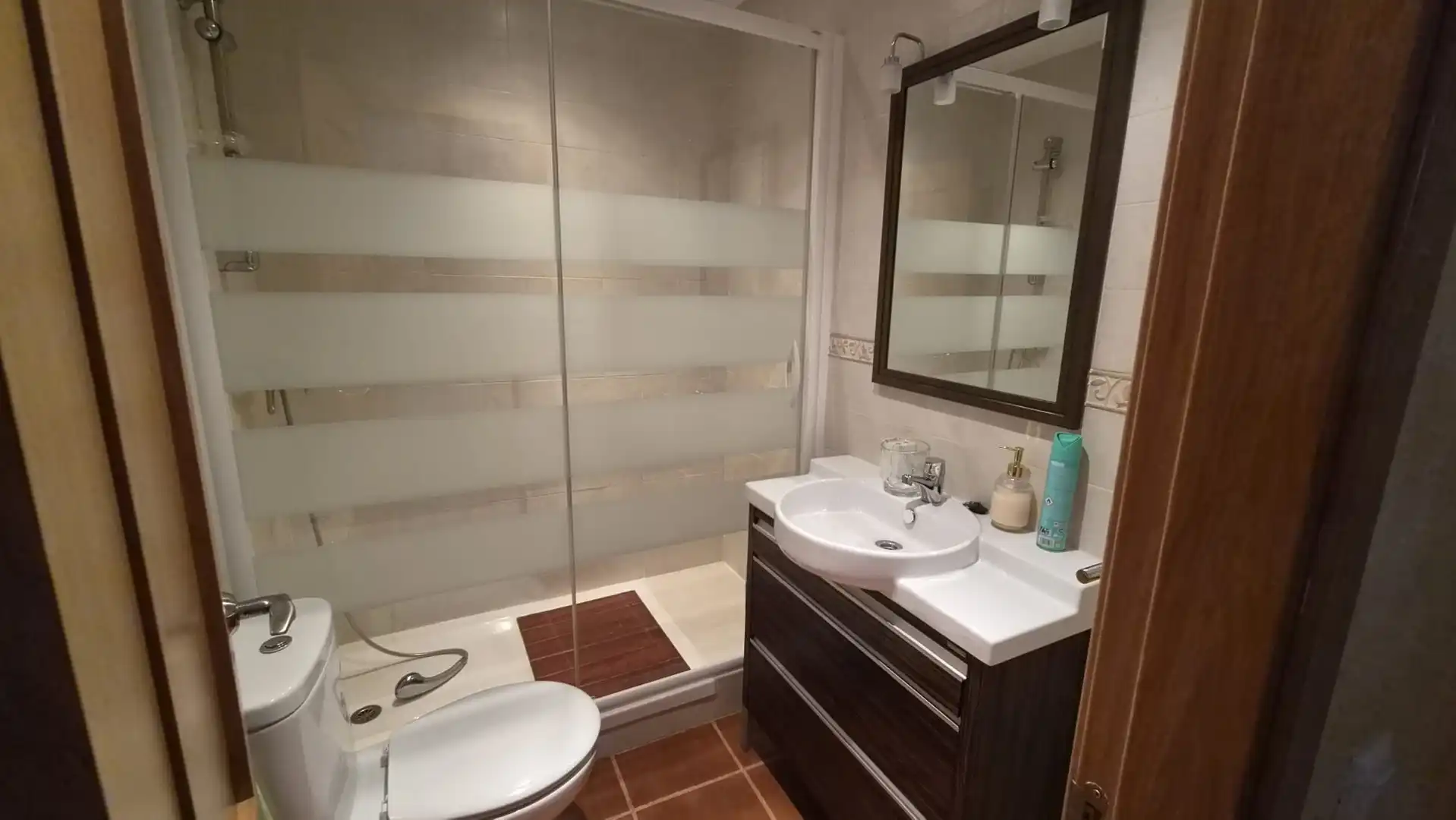 Baño de Casa adosada de alquiler en La Línea de la Concepción con Aire acondicionado, Calefacción y Jardín privado
