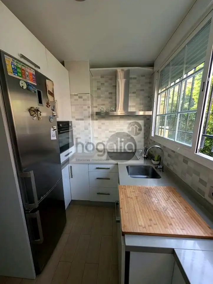 Kitchen of Flat for rent in Macarena
