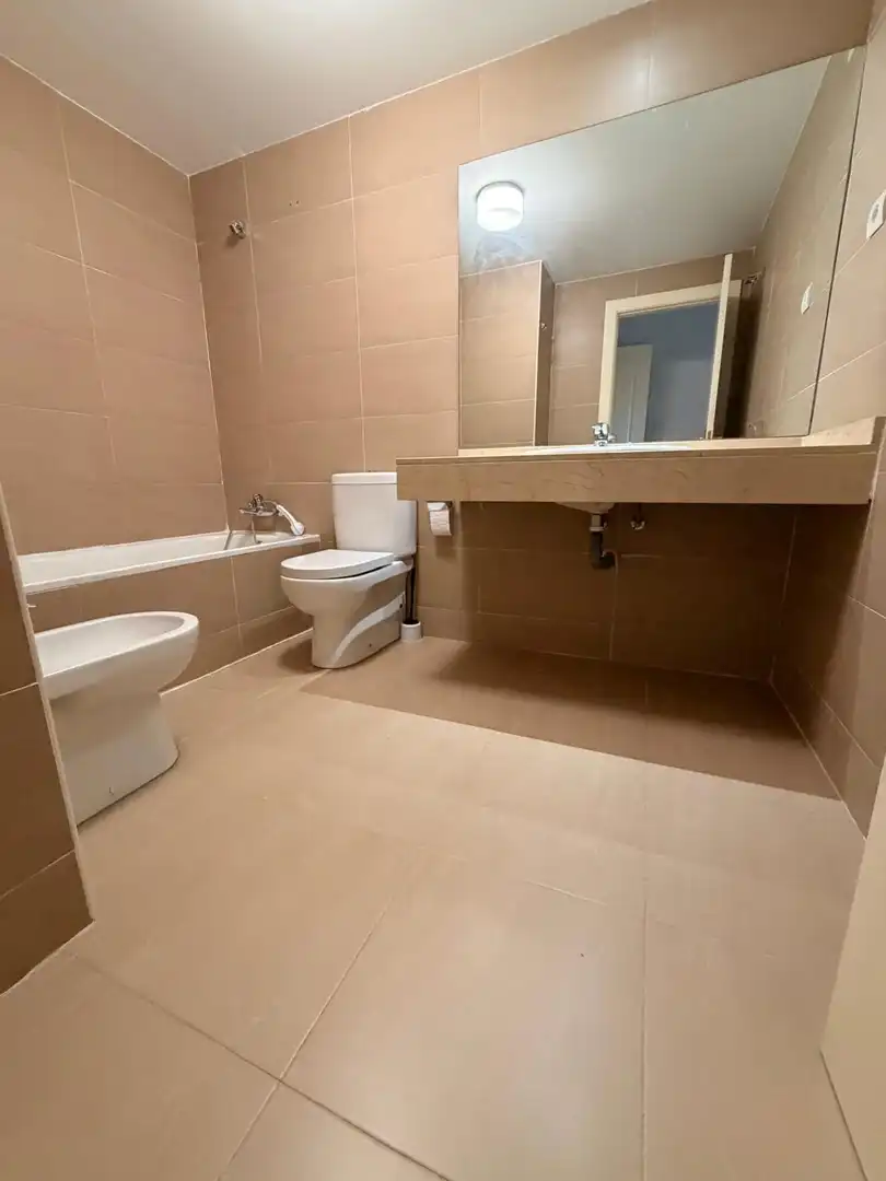 Baño de Piso en venta en Valdemoro con Calefacción, Trastero y Piscina comunitaria