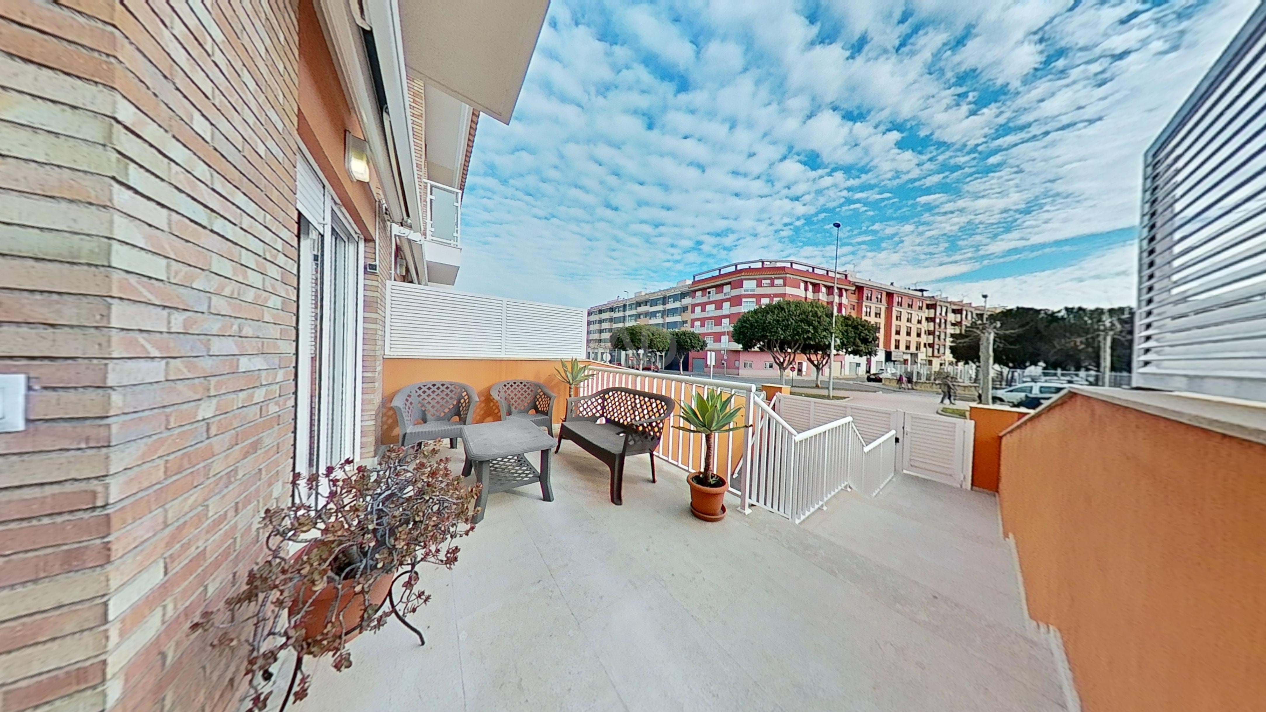 Vista exterior de Casa o xalet en venda en Onda amb Aire condicionat i Terrassa