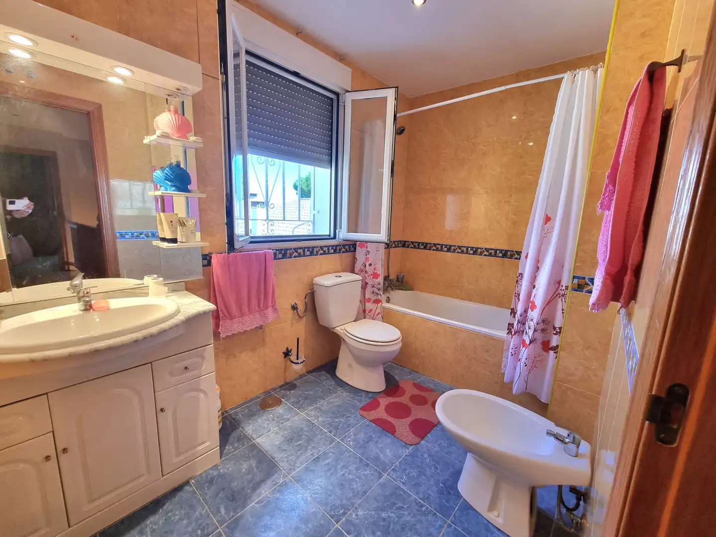 Bany de Casa o xalet en venda en Escalona amb Aire condicionat, Jardí privat i Traster