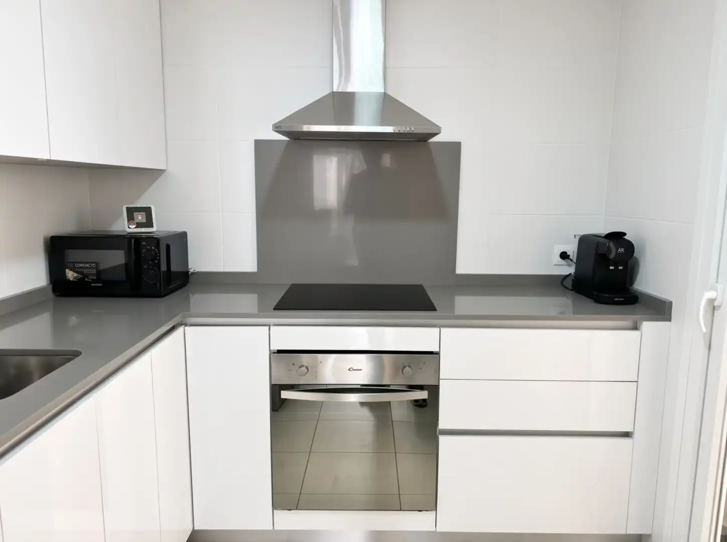 Cuina de Apartament en venda en Marbella amb Aire condicionat, Terrassa i Piscina
