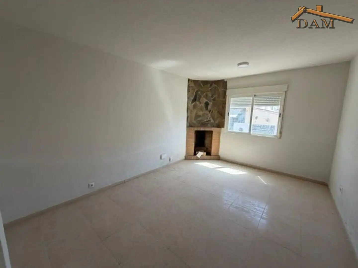 Sala de estar de Casa adosada en venta en Carmena