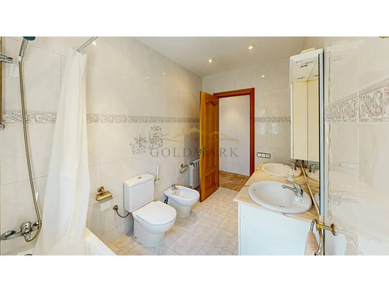 Bany de Casa o xalet en venda en Corbera de Llobregat amb Aire condicionat, Jardí privat i Terrassa