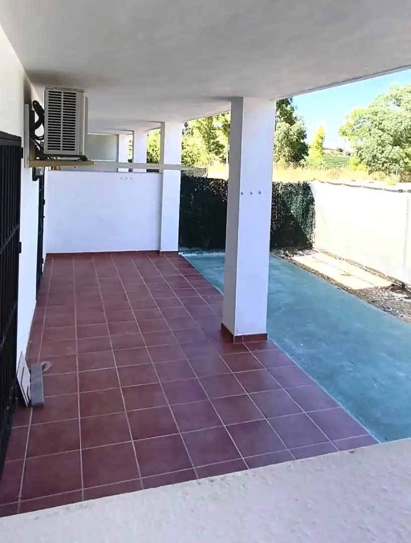 Pis amb jardí en venda a Calle Virgen De Triana