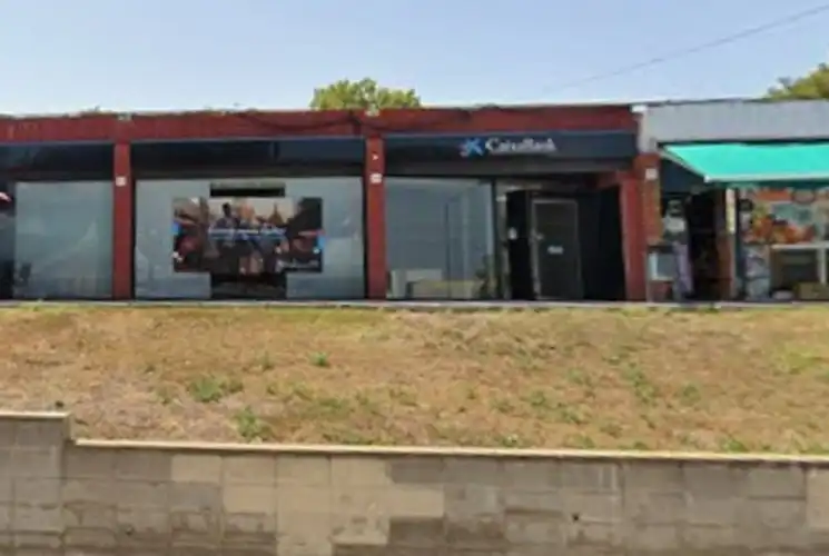 Vista exterior de Local en venda en Sant Boi de Llobregat
