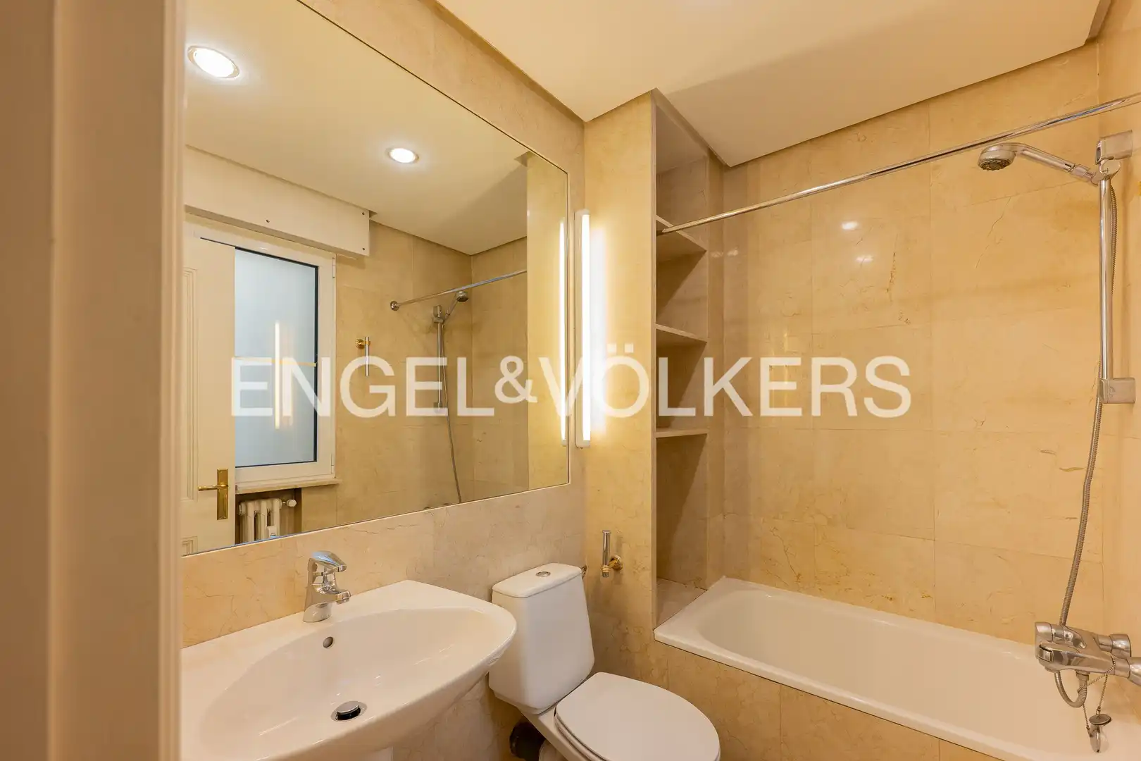 Baño de Piso en venta en Madrid con Aire acondicionado, Calefacción y Trastero