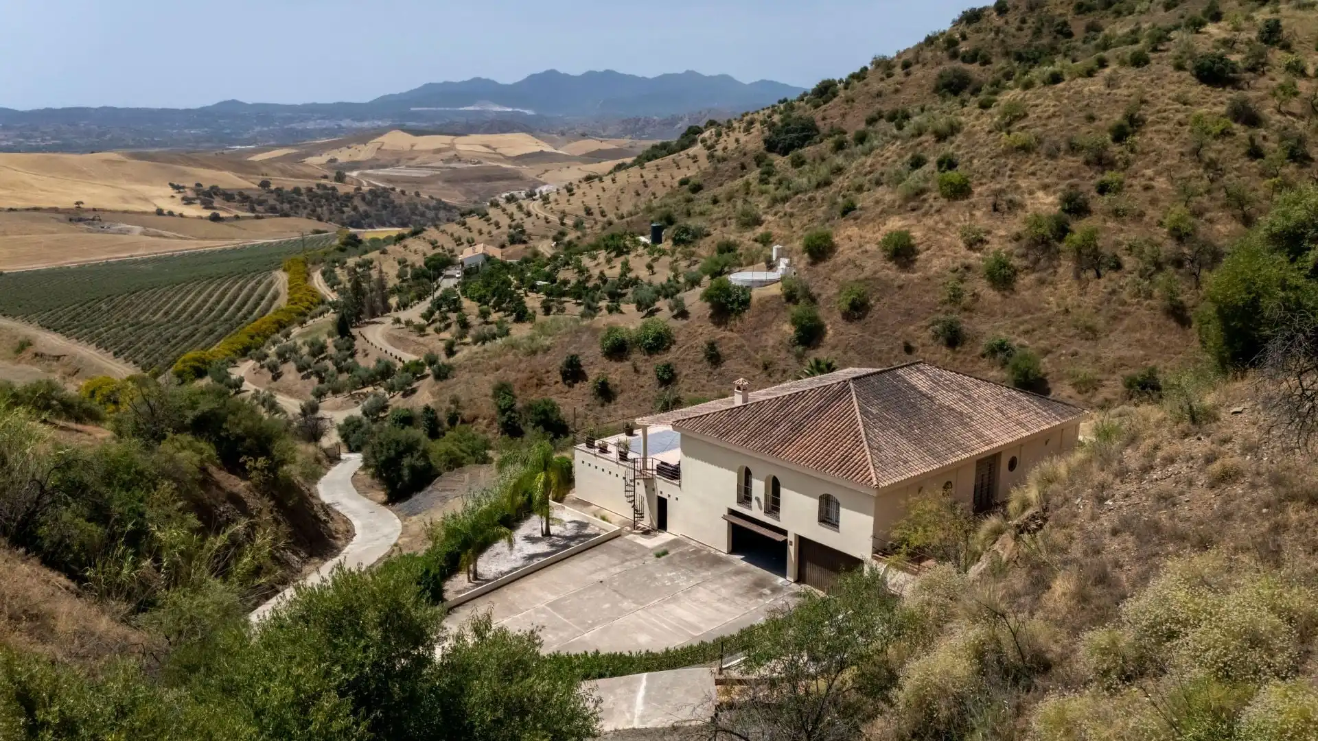 Vista exterior de Finca rústica en venda en Cártama amb Aire condicionat, Traster i Piscina
