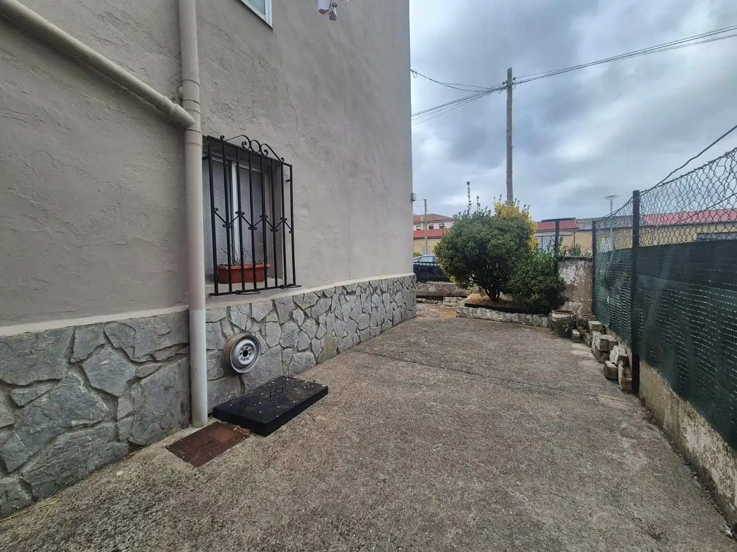 Vista exterior de Planta baja en venta en Merindad de Montija