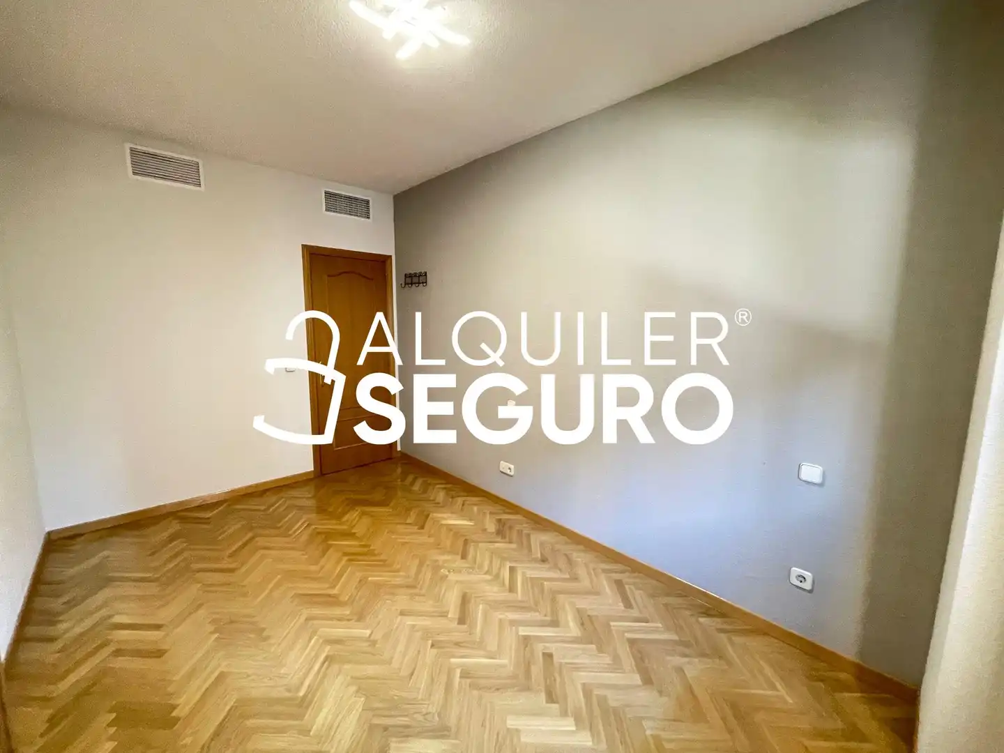 Habitación de Piso de alquiler en Madrid con Calefacción, Trastero y Piscina