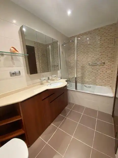 Baño de Piso en venta en Oviedo  con Calefacción