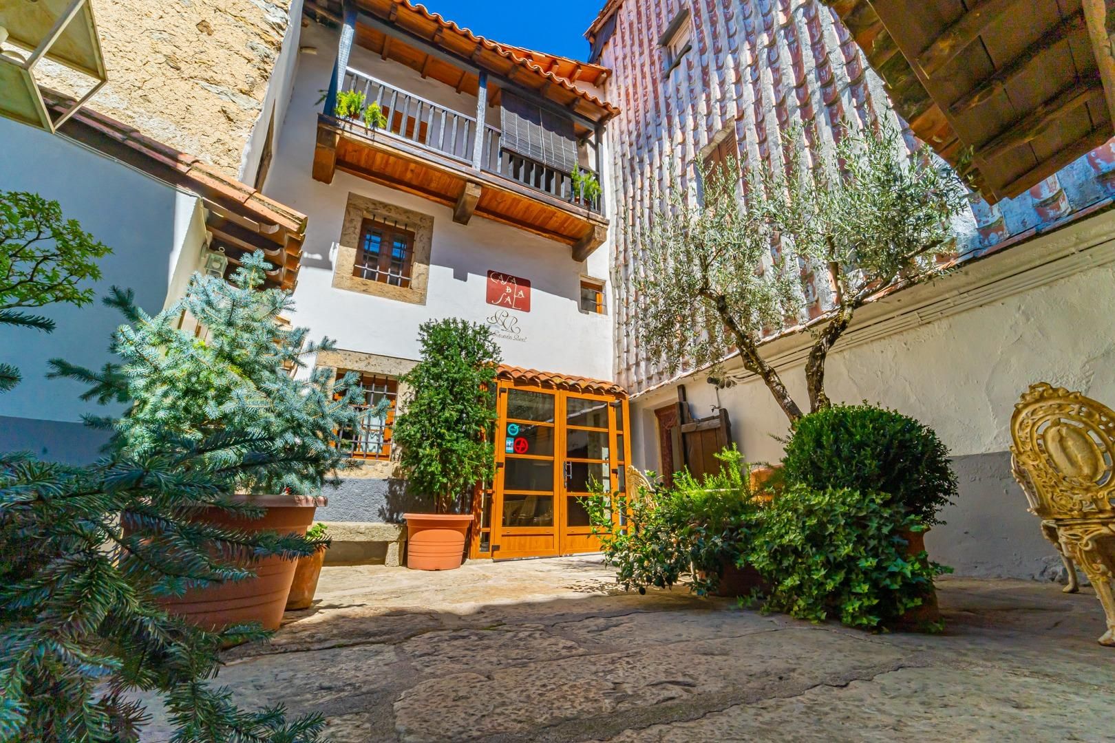 Vista exterior de Finca rústica en venda en Candelario amb Aire condicionat, Calefacció i Jardí privat