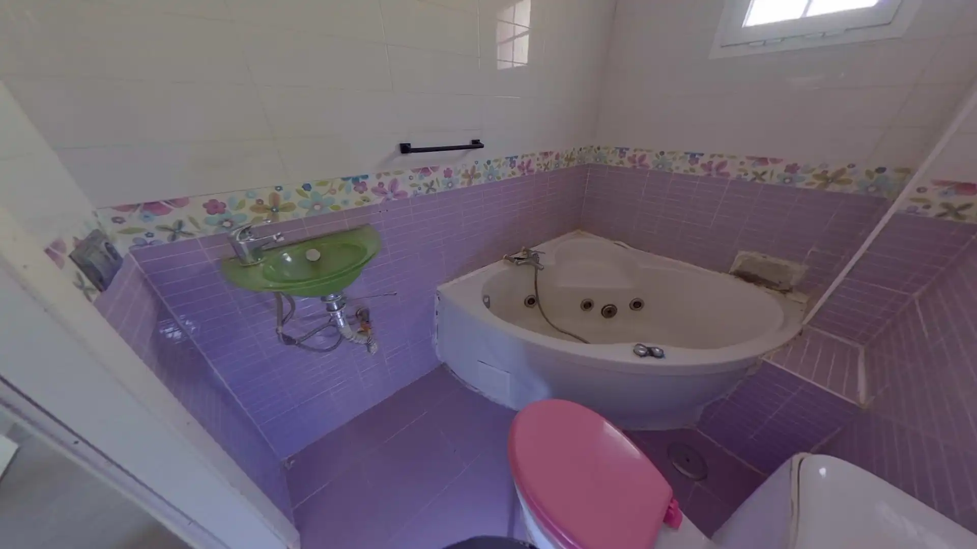 Badezimmer von Wohnung zum Verkauf in La Línea de la Concepción mit Terrasse