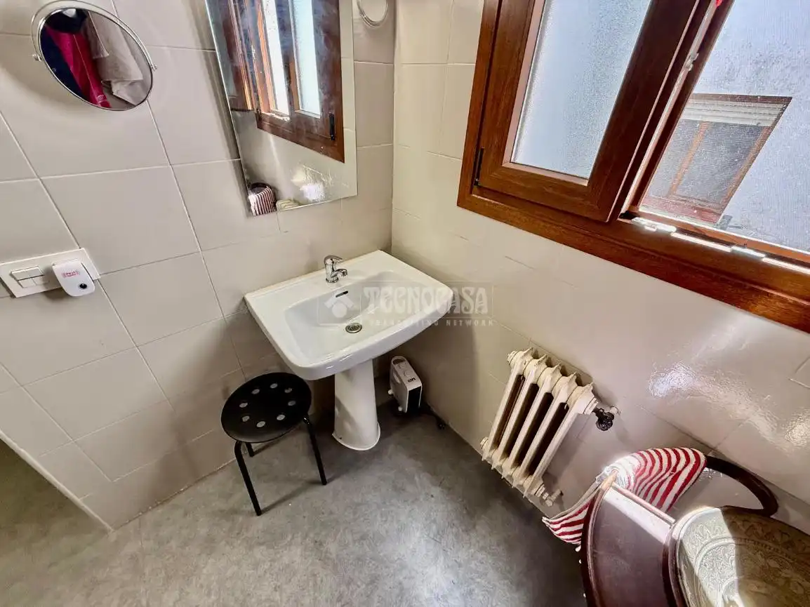 Baño de Piso en venta en Ávila con Calefacción, Parquet y Trastero