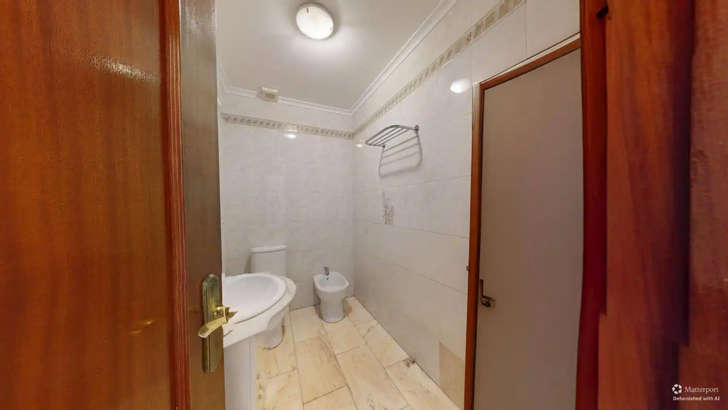 Bathroom of Flat for sale in Sevilla  with Air Conditioner, Terrace and Storage room