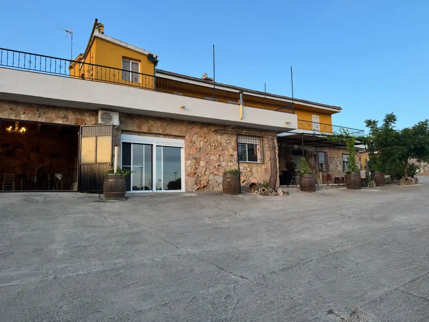 Exterior view of Flat for rent in Munera  with Air Conditioner, Swimming Pool and Balcony