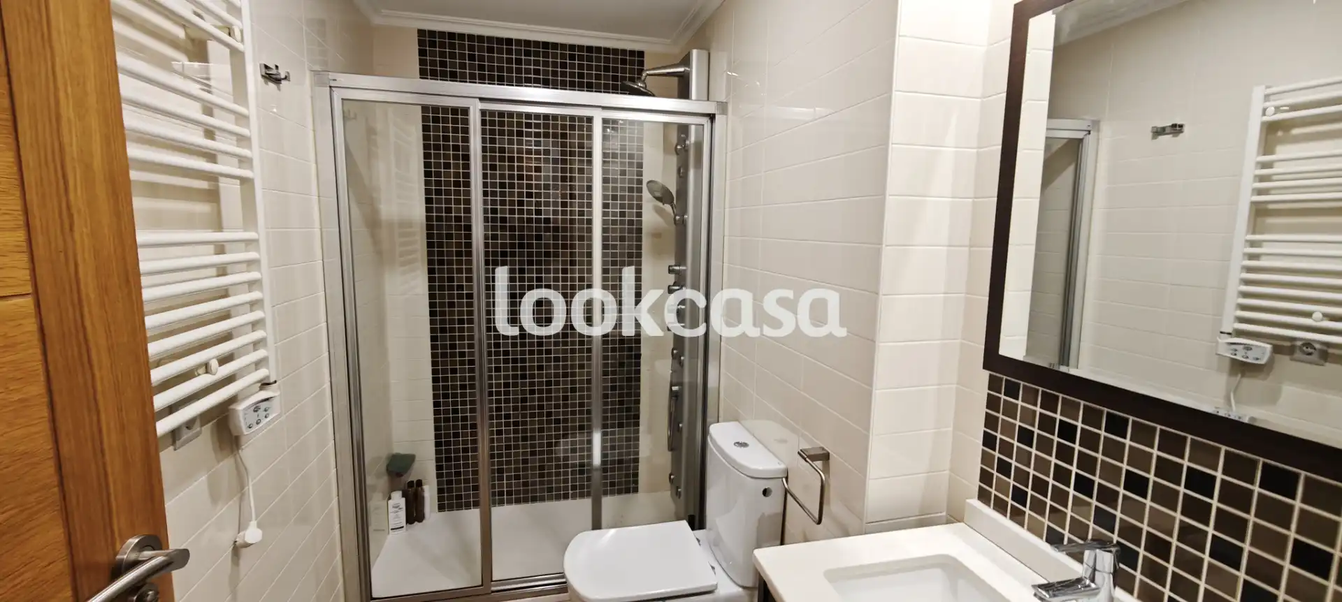 Bathroom of Flat for sale in Sanxenxo  with Heating, Parquet flooring and Terrace
