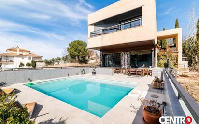 Piscina de Casa o xalet en venda en La Zubia amb Aire condicionat, Terrassa i Piscina