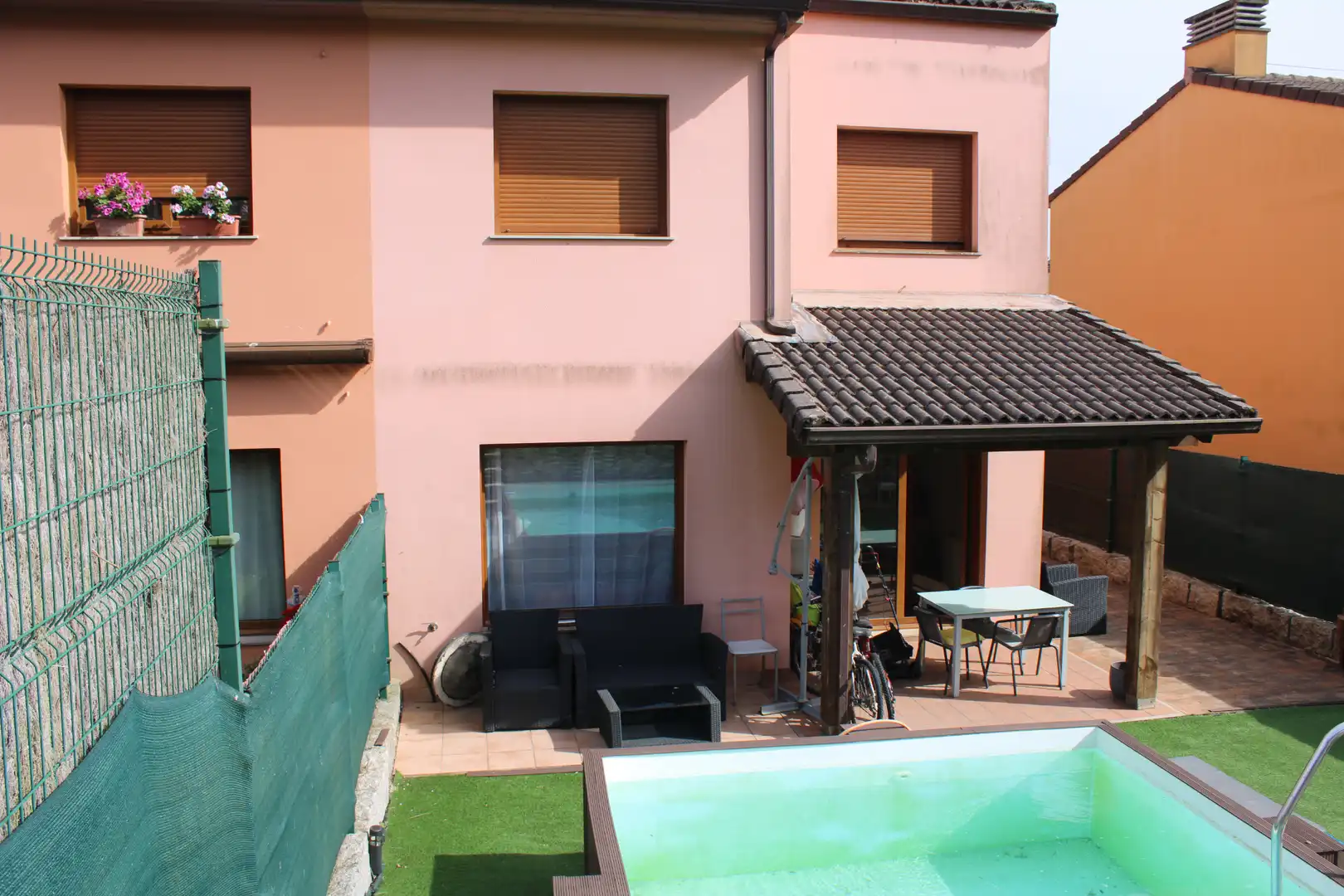 Piscina de Casa adosada en venta en Miño con Calefacción, Jardín privado y Piscina