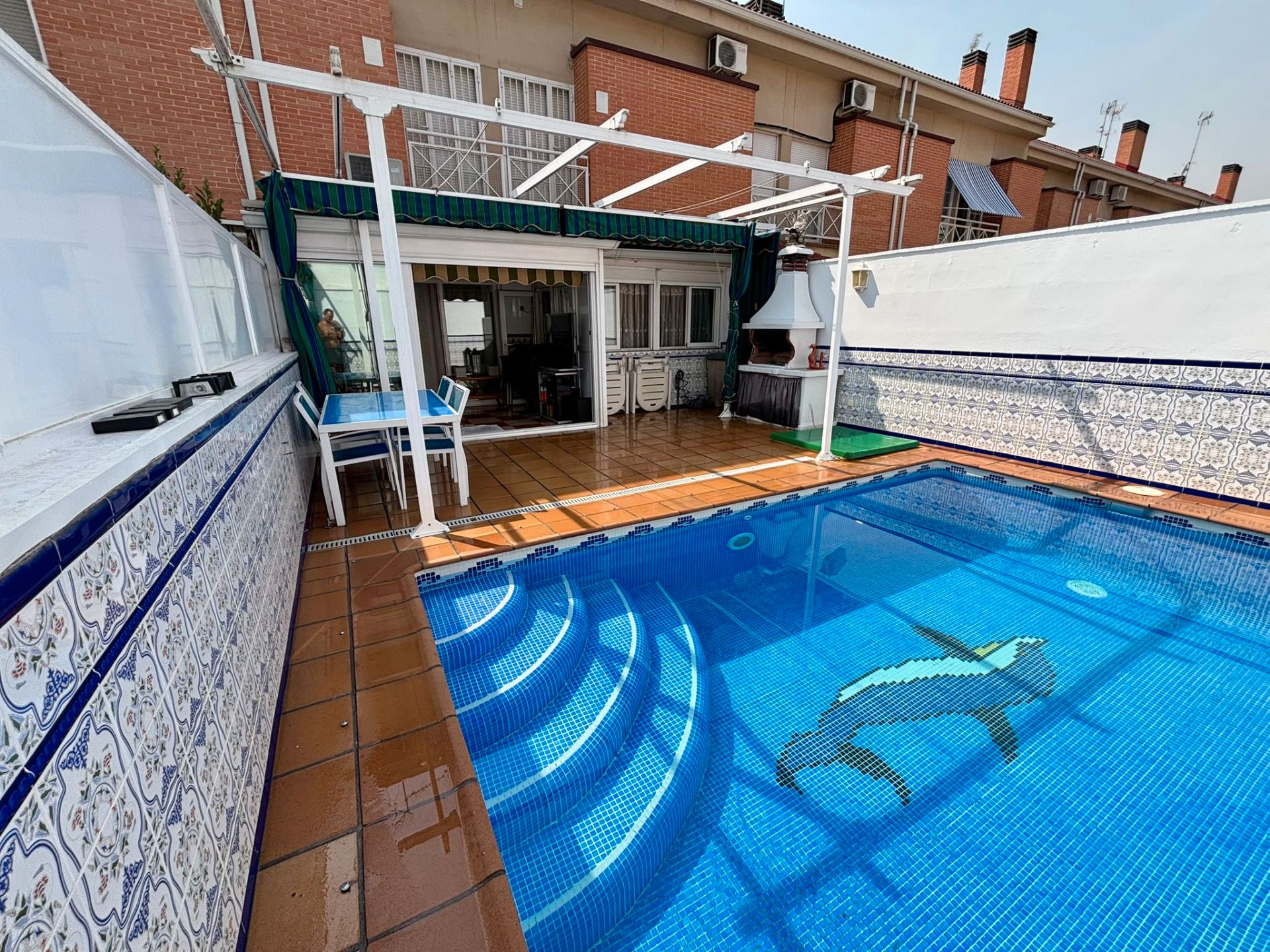 Piscina de Casa adosada en venta en Parla con Aire acondicionado, Calefacción y Jardín privado